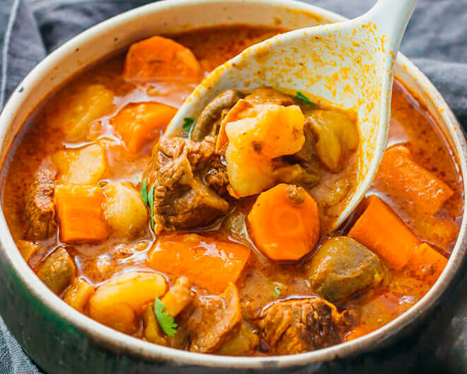 Тушеная картошка с говяжьей тушенкой