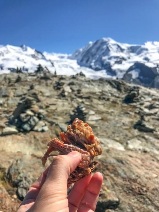 Тушенка в руках