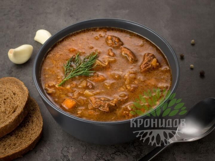 Борщ в тарелке