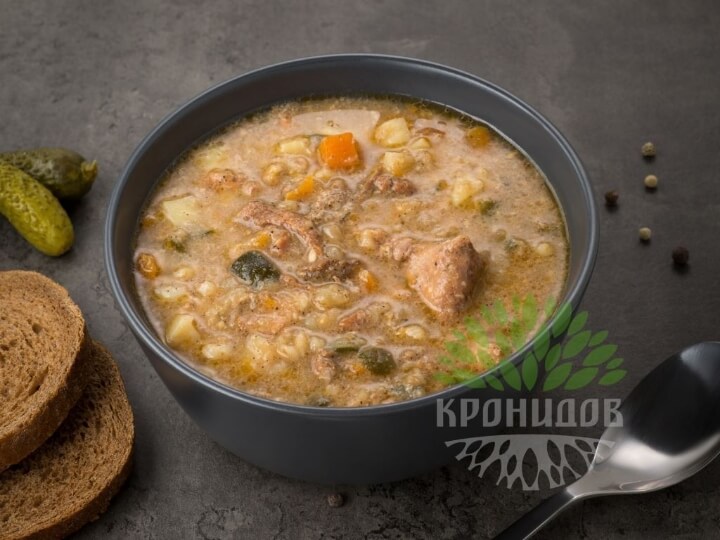 Рассольник в тарелке