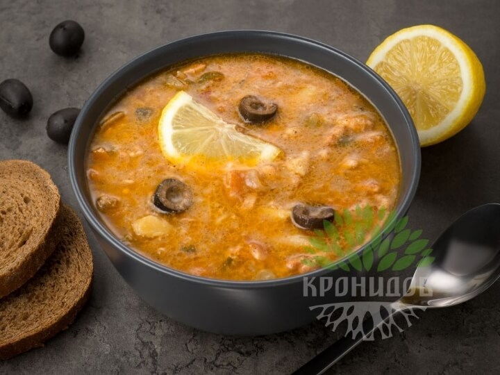 Суп солянка в тарелке