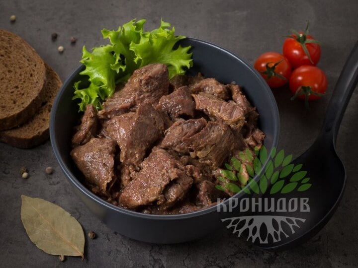 Тушеная говядина в тарелке