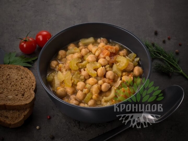 Марокканский суп с нутом в тарелке