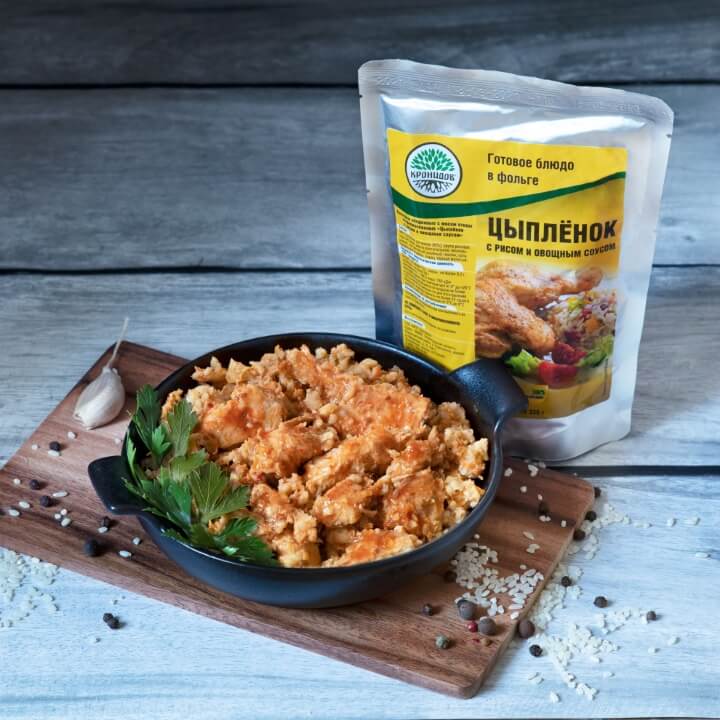 Цыпленок с рисом и овощным соусом