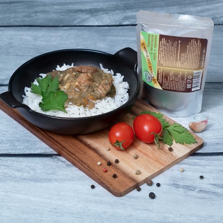 Свинина в чесночном соусе с травами